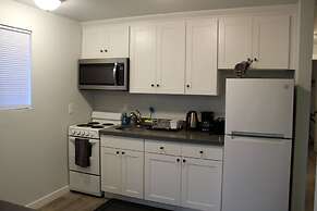 Rainier Guesthouse (Walk to Metro)