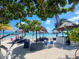 El Fuerte Beach Resort