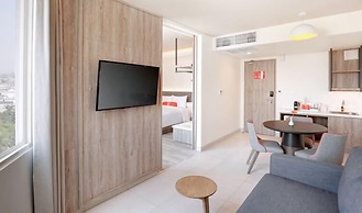 HARRIS Hotel & Conventions Bundaran Satelit Surabaya