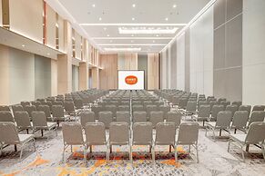 HARRIS Hotel & Conventions Bundaran Satelit Surabaya