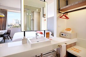 HARRIS Hotel & Conventions Bundaran Satelit Surabaya