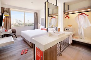 HARRIS Hotel & Conventions Bundaran Satelit Surabaya