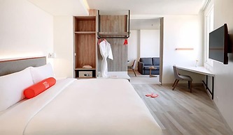 HARRIS Hotel & Conventions Bundaran Satelit Surabaya