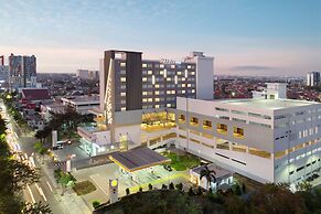 HARRIS Hotel & Conventions Bundaran Satelit Surabaya