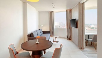 HARRIS Hotel & Conventions Bundaran Satelit Surabaya