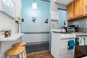 Perfectly Located near Restaurants, Shops, & Sites