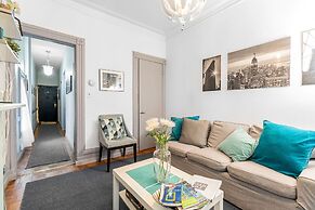 Perfectly Located near Restaurants, Shops, & Sites