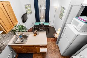 Perfectly Located near Restaurants, Shops, & Sites