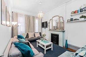 Perfectly Located near Restaurants, Shops, & Sites