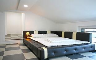 Gyeongju the One Pension - Red