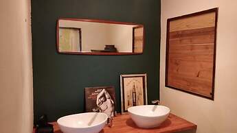 Ini Kobe Hostel & Cafe Bar