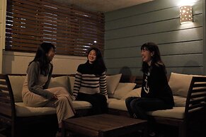 Ini Kobe Hostel & Cafe Bar