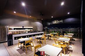 Expressionz Suites KLCC by Like Home