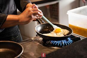 Expressionz Suites KLCC by Like Home