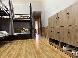 Lee Na Hotel - Hostel