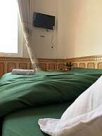 Lee Na Hotel - Hostel