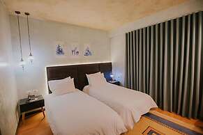 Dim's Hotel