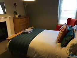 Chic City Centre Georgian Maisonette