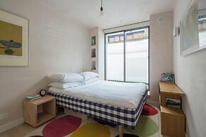 Blythe Road by Onefinestay