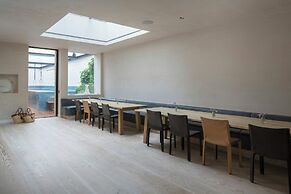 Blythe Road by Onefinestay