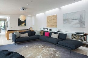 Blythe Road by Onefinestay