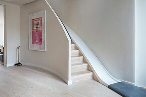 Blythe Road by Onefinestay