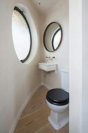 Blythe Road by Onefinestay