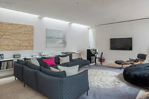 Blythe Road by Onefinestay