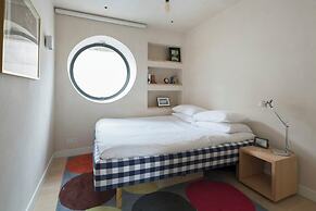 Blythe Road by Onefinestay