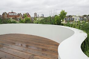 Blythe Road by Onefinestay