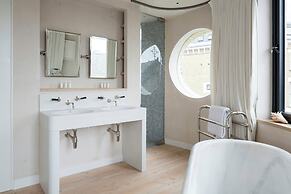 Blythe Road by Onefinestay