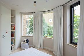 Blythe Road by Onefinestay
