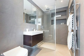 Cromwell Road II by Onefinestay