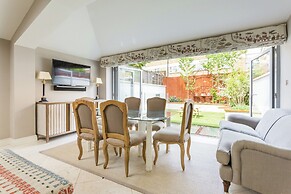 Rigault Road by Onefinestay