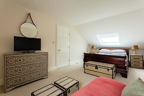 Rigault Road by Onefinestay