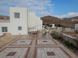 Armonia Studios and Villas