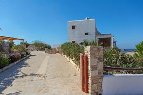 Armonia Studios and Villas