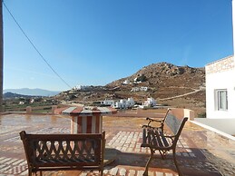 Armonia Studios and Villas