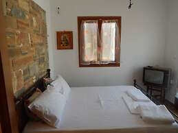 Armonia Studios and Villas