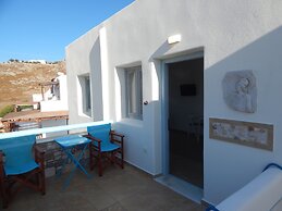 Armonia Studios and Villas