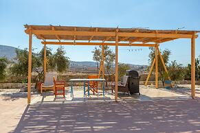 Armonia Studios and Villas