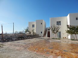 Armonia Studios and Villas