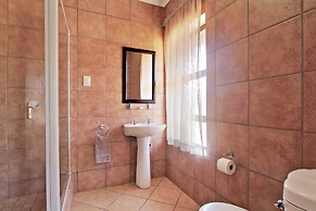 Monateng Safari Lodge