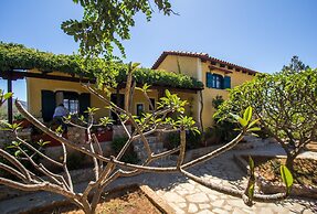 Gorgeous Stone Cottage by the sea