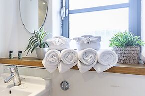 Splendid 3 Bedroom Apartment Marina View