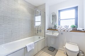 Splendid 3 Bedroom Apartment Marina View