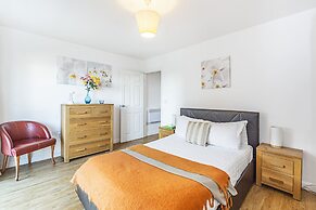 Splendid 3 Bedroom Apartment Marina View