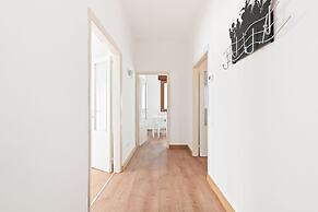 Santa Rita Roomy Apartment