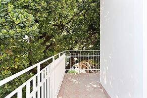 Santa Rita Roomy Apartment