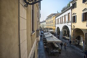 Piazza dei Frutti Flat